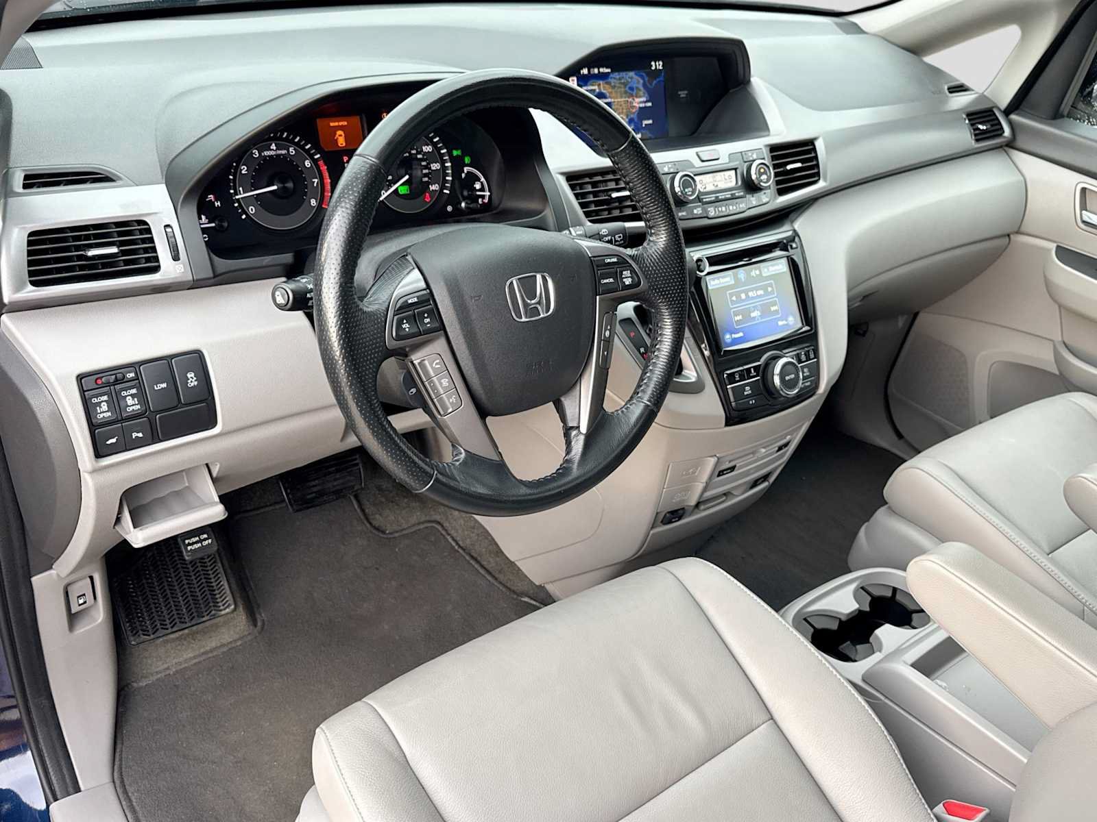 Used 2017 Honda Odyssey Touring image 2