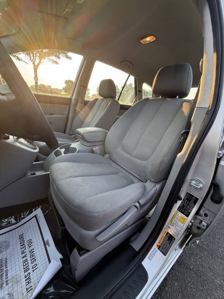 Used 2009 Kia Rondo LX FWD image 12