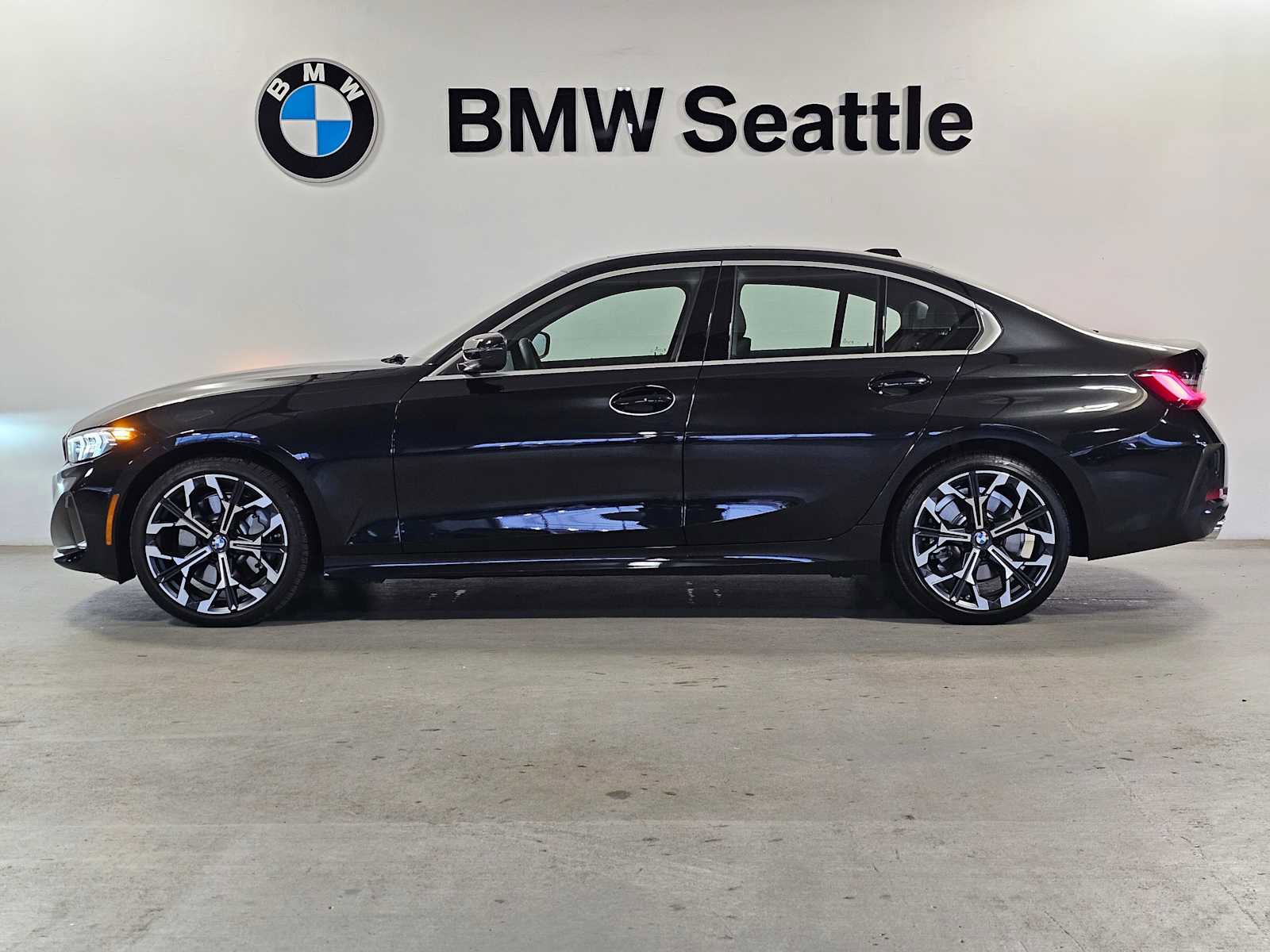 Used 2025 BMW 330i xDrive 330i xDrive w/ Premium Package image 3