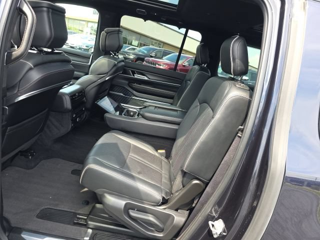 Used 2025 Jeep Grand Wagoneer L Series II Obsidian w/ Quick Order Packagew 28T AWD/4WD image 39