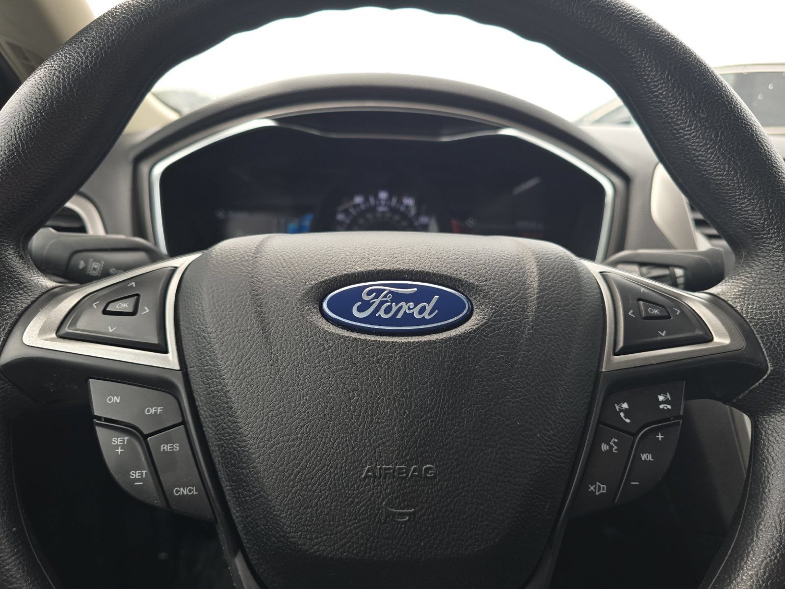 Used 2020 Ford Fusion SE FWD image 24