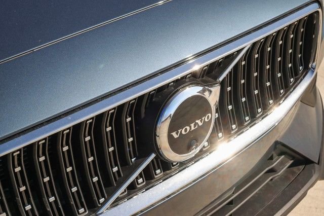 New 2026 Volvo V60 B5 Cross Country Plus w/ Climate Package image 11