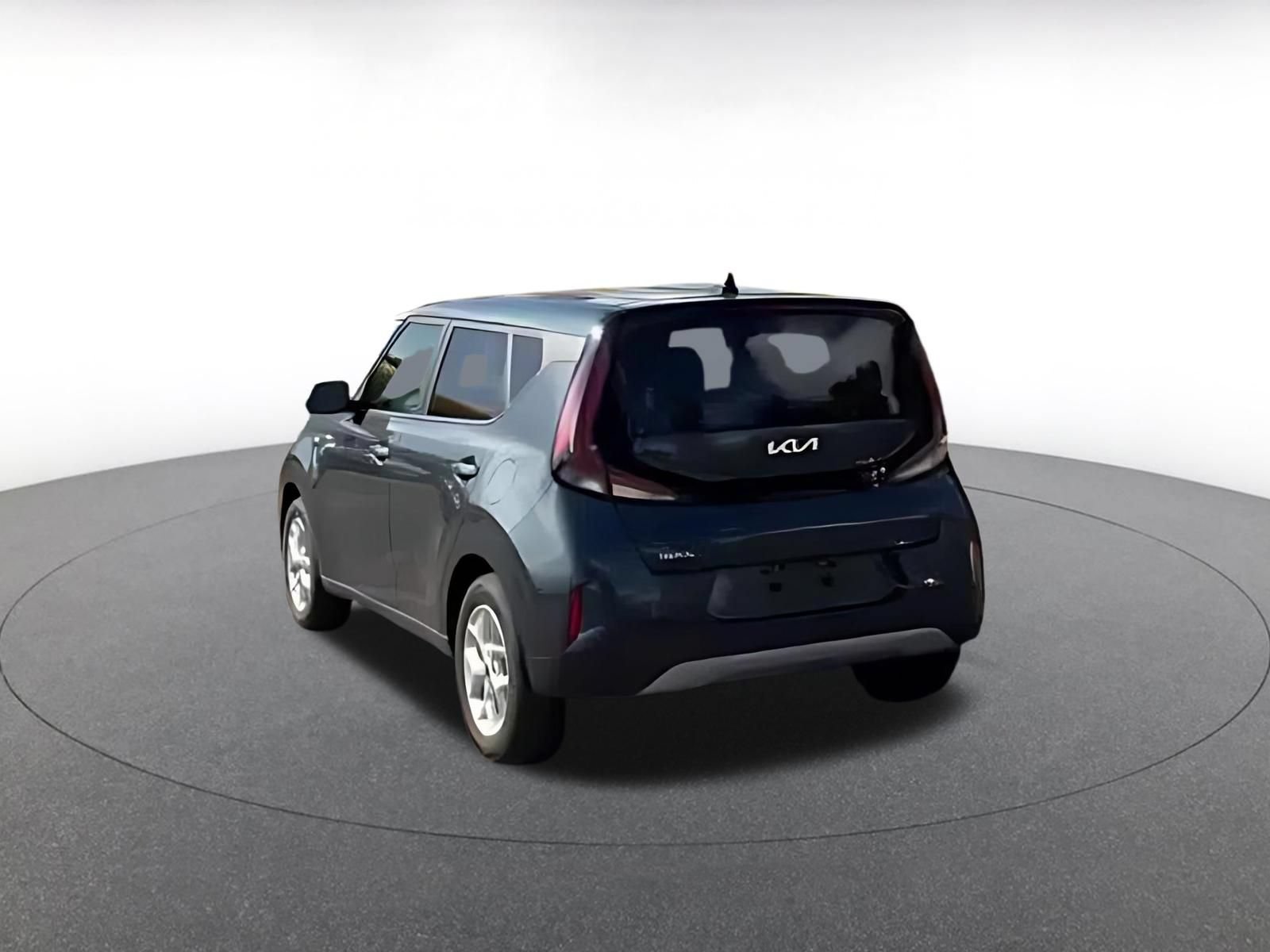 Used 2025 Kia Soul LX w/ LX Technology Package FWD image 10