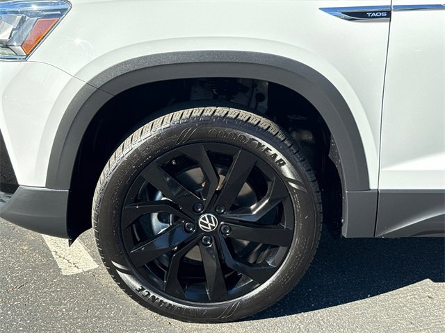 Certified 2023 Volkswagen Taos SE w/ Panoramic Sunroof Package image 14