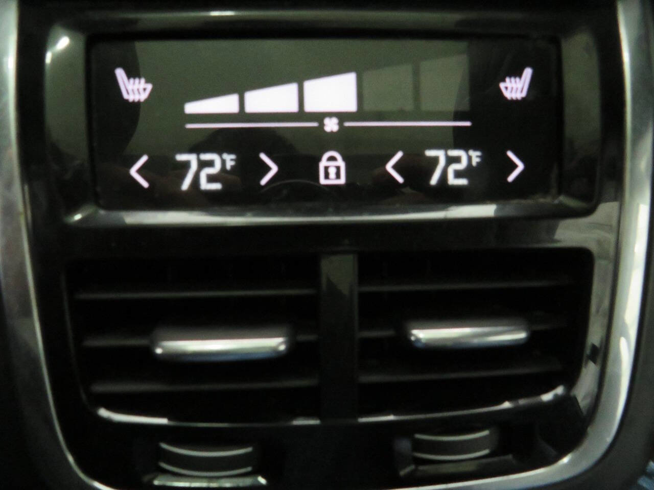 Used 2022 Volvo XC90 T5 Momentum image 13
