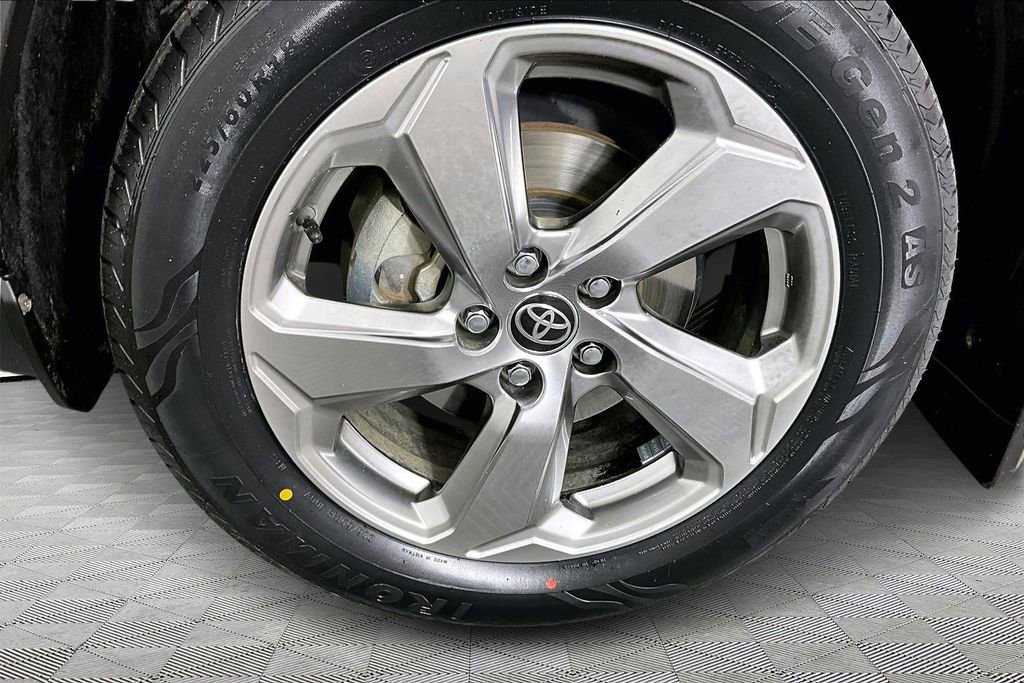 Used 2021 Toyota RAV4 XLE Premium image 33