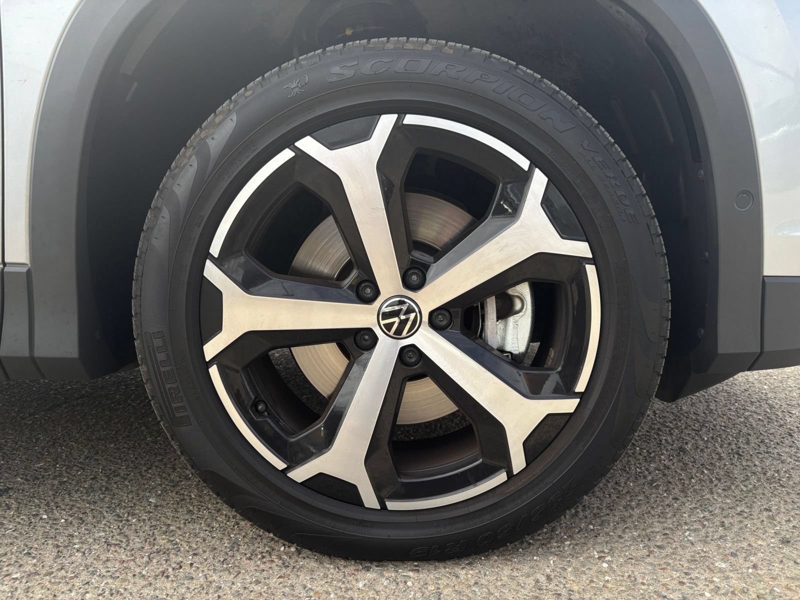 Used 2026 Volkswagen Tiguan SE AWD/4WD image 32