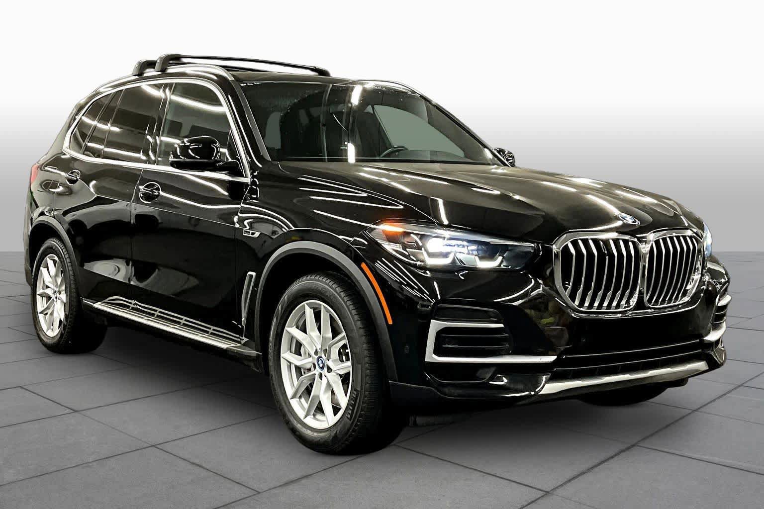 Used 2023 BMW X5 xDrive45e w/ Parking Assistance Package AWD/4WD image 3