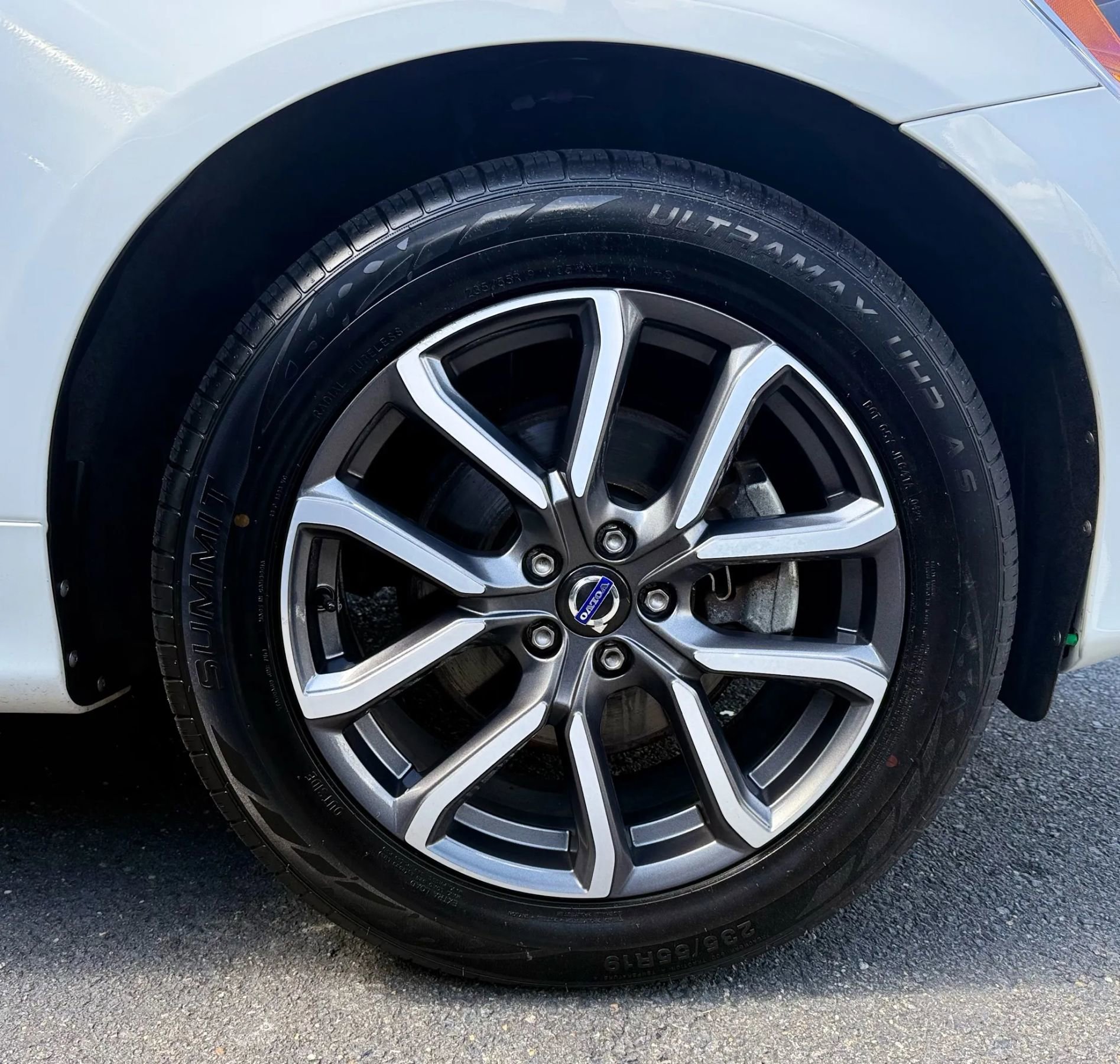 Used 2017 Volvo XC60 T6 Dynamic w/ Preferred Option Package image 60