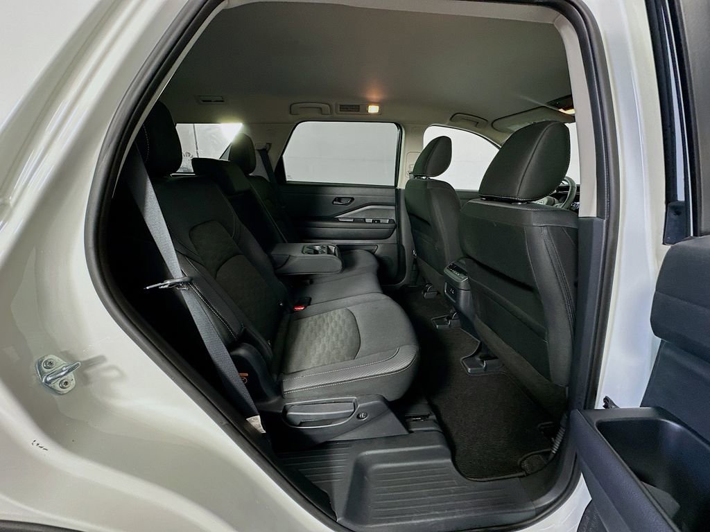 Used 2024 Nissan Pathfinder SV image 28