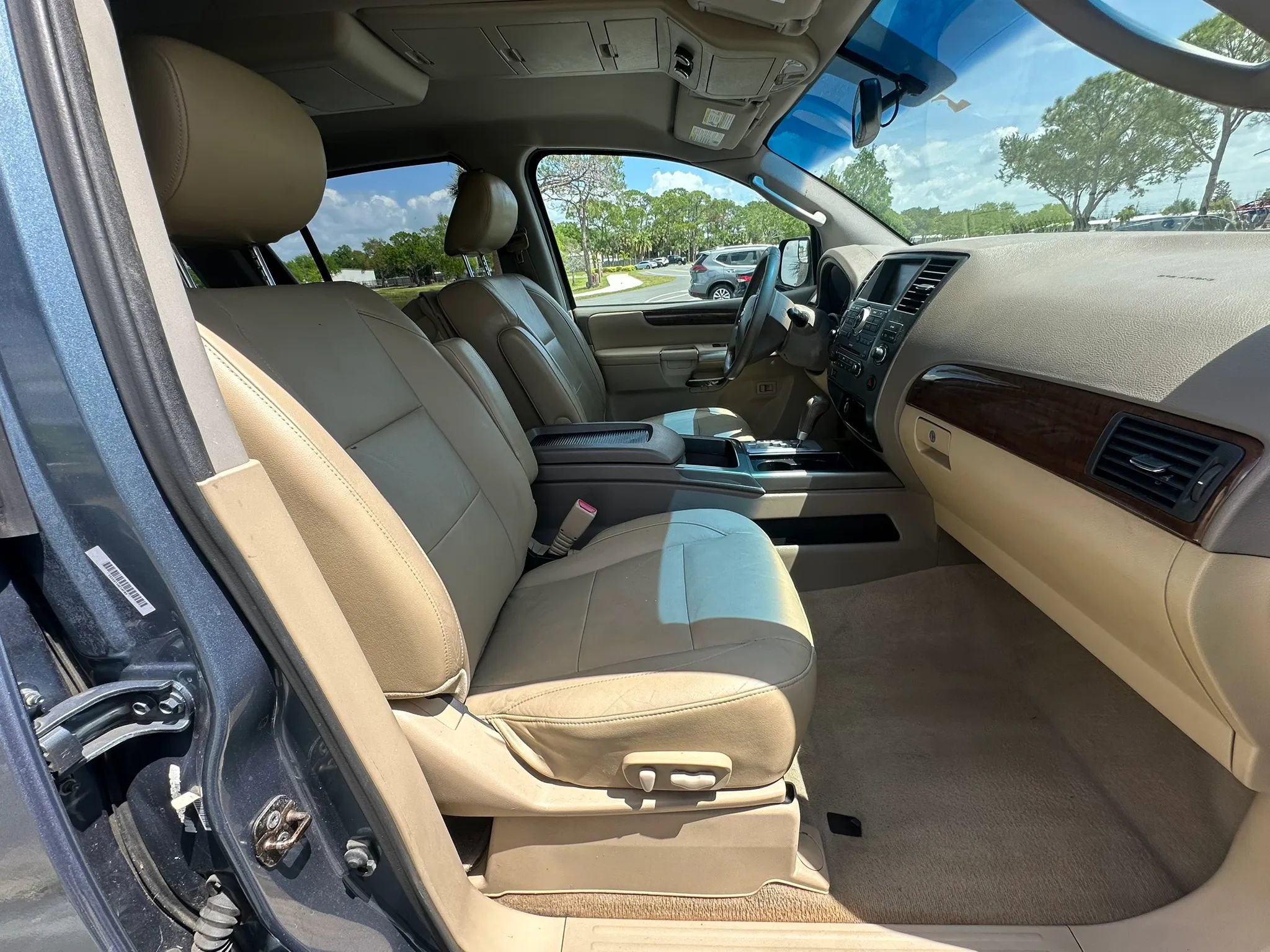 Used 2011 Nissan Armada SL image 15