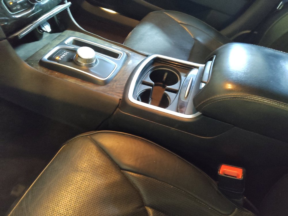 Used 2017 Chrysler 300 C RWD image 26