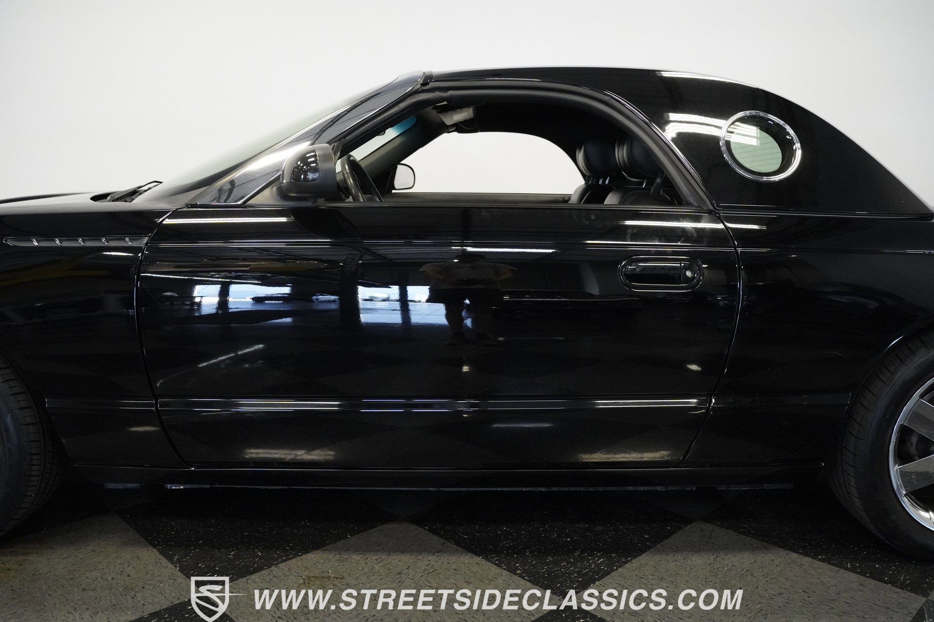 Used 2002 Ford Thunderbird image 15