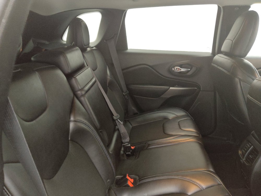 Used 2019 Jeep Cherokee Latitude Plus image 19