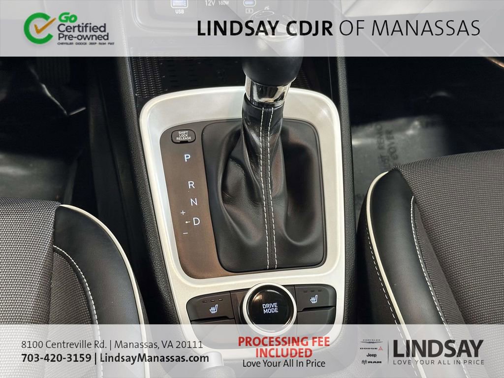 Used 2023 Hyundai Venue Limited image 29