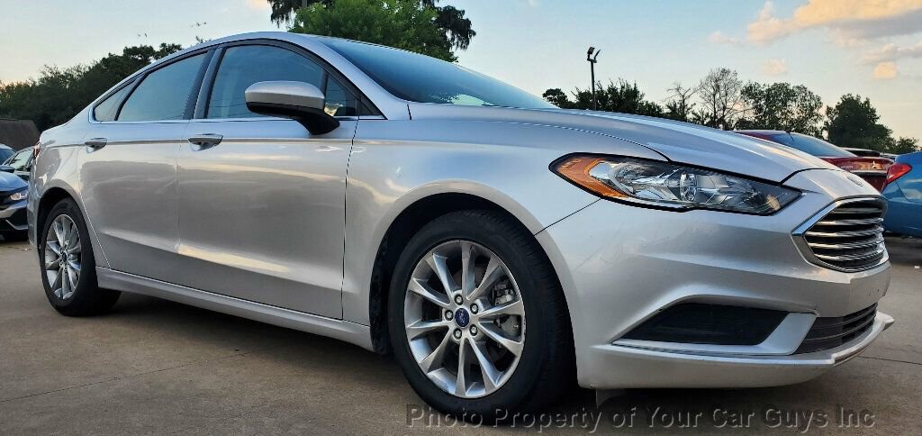 Used 2017 Ford Fusion SE image 9