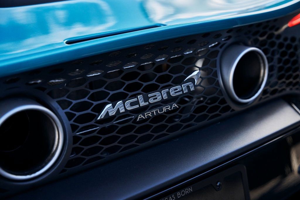 Used 2025 McLaren Artura Spider image 10