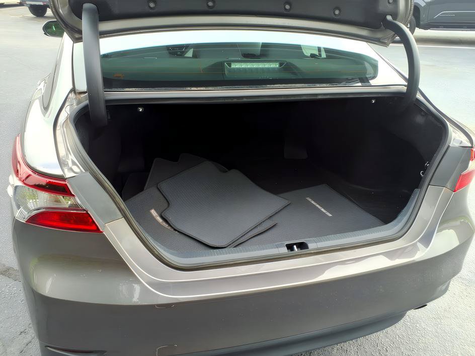 Used 2023 Toyota Camry LE FWD image 5