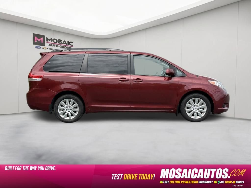 Used 2014 Toyota Sienna LE AWD/4WD image 8
