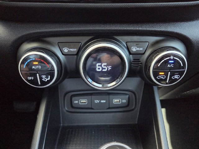 Used 2022 Hyundai Venue SEL FWD image 22