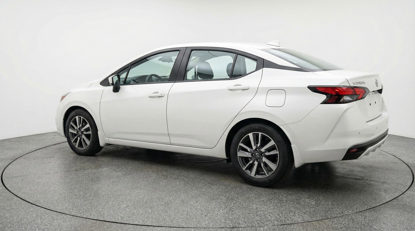Used 2025 Nissan Versa SV image 6