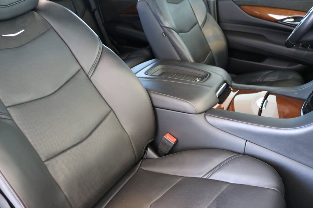 Used 2019 Cadillac Escalade Luxury image 48