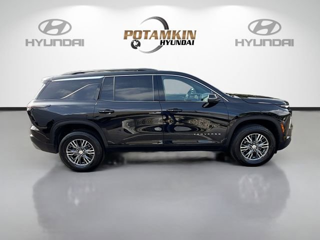 Used 2025 Chevrolet Traverse LT FWD image 4