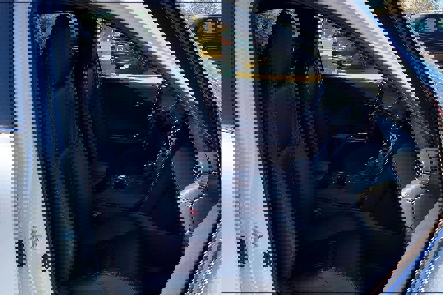 Used 2021 Toyota Venza XLE w/ Softex Package image 9