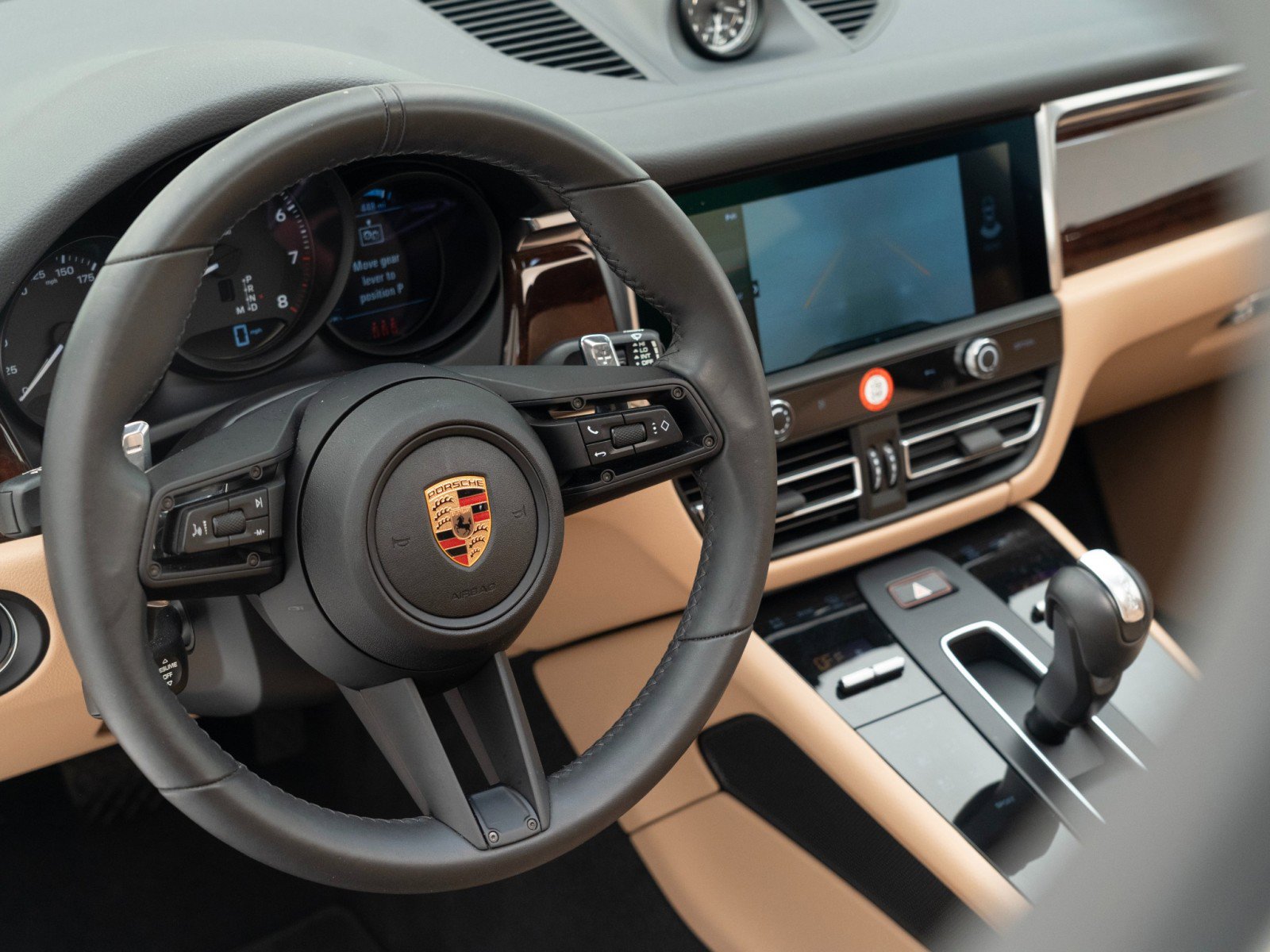 Certified 2025 Porsche Macan image 19