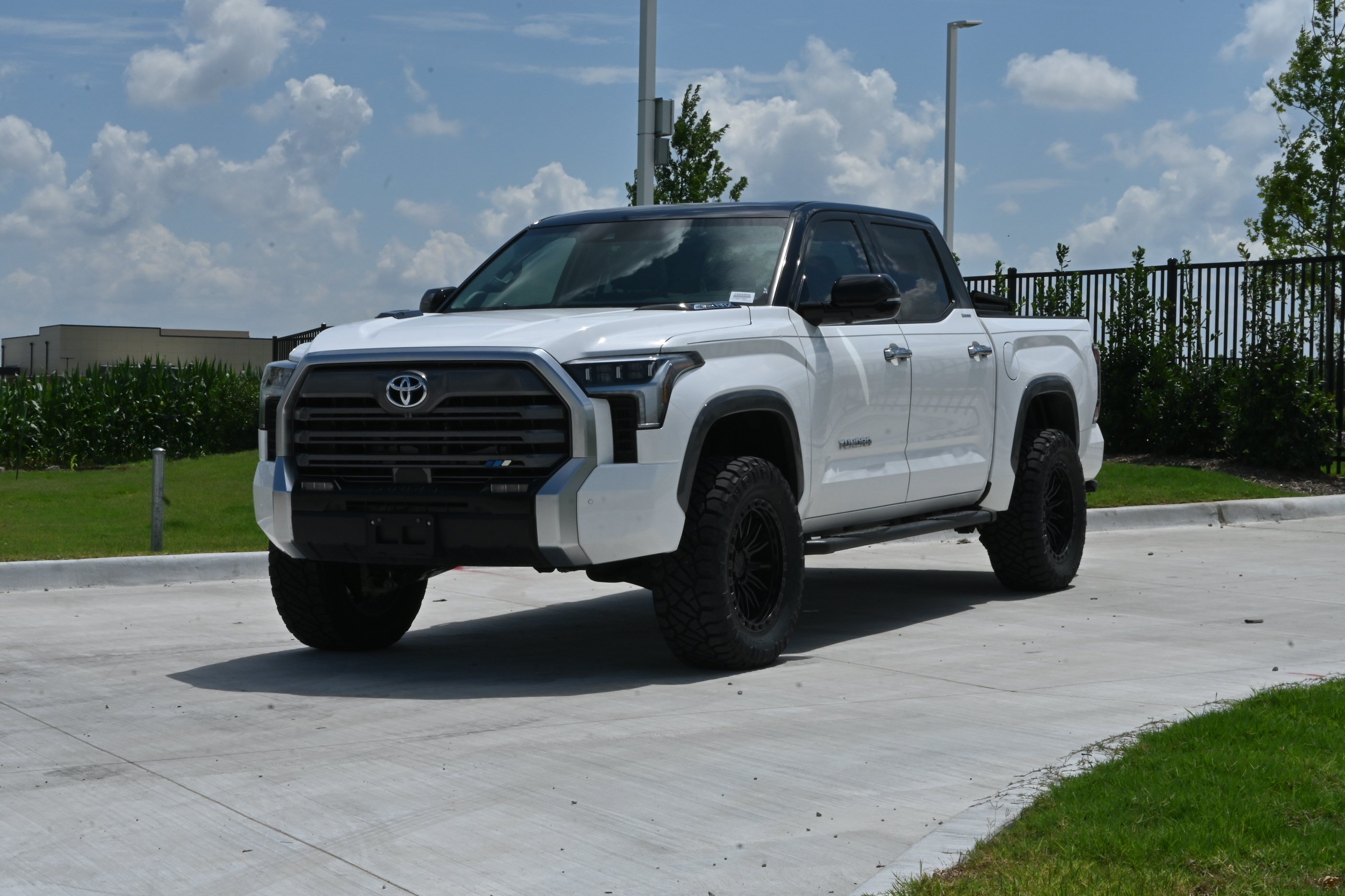 Used 2024 Toyota Tundra Limited AWD/4WD image 40