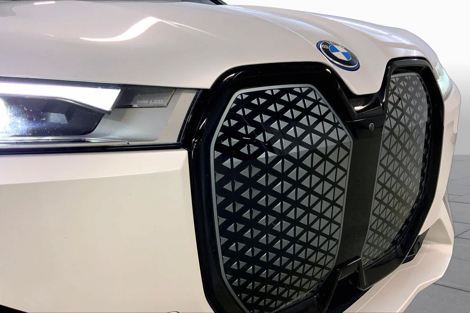 Used 2024 BMW iX xDrive50 w/ Sport Package AWD/4WD image 32