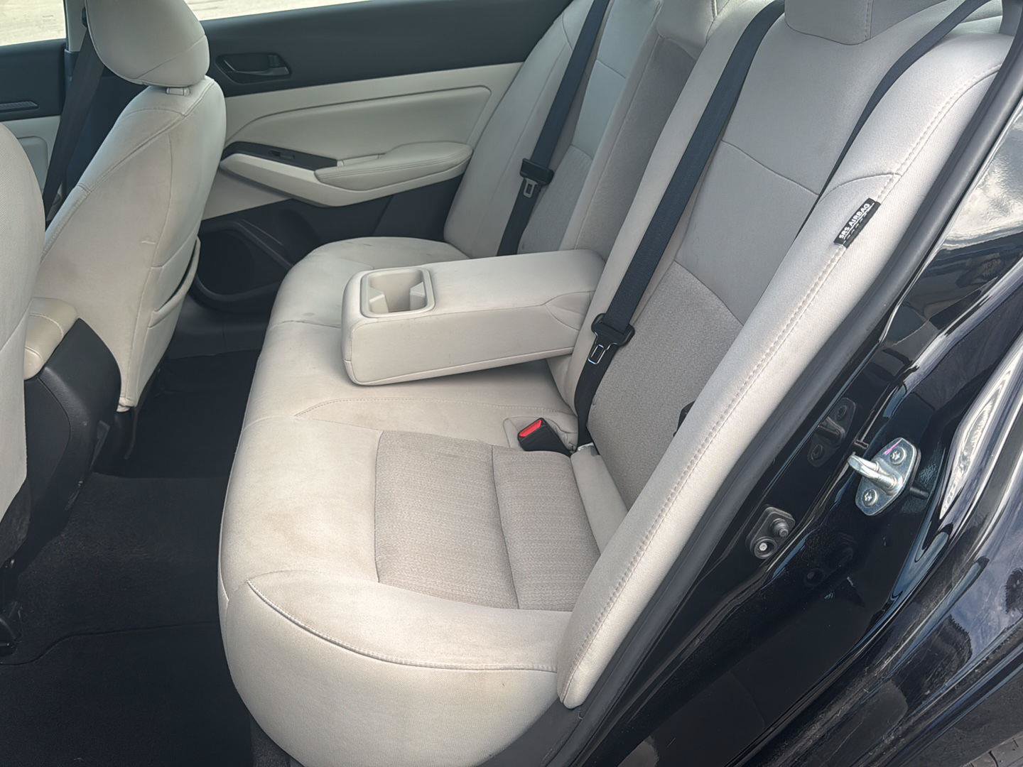 Used 2025 Nissan Altima 2.5 SV FWD image 10