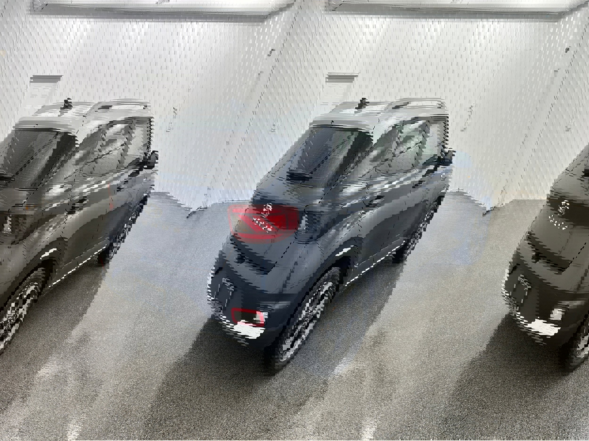 Used 2021 Hyundai Venue w/ Cargo Package FWD image 33