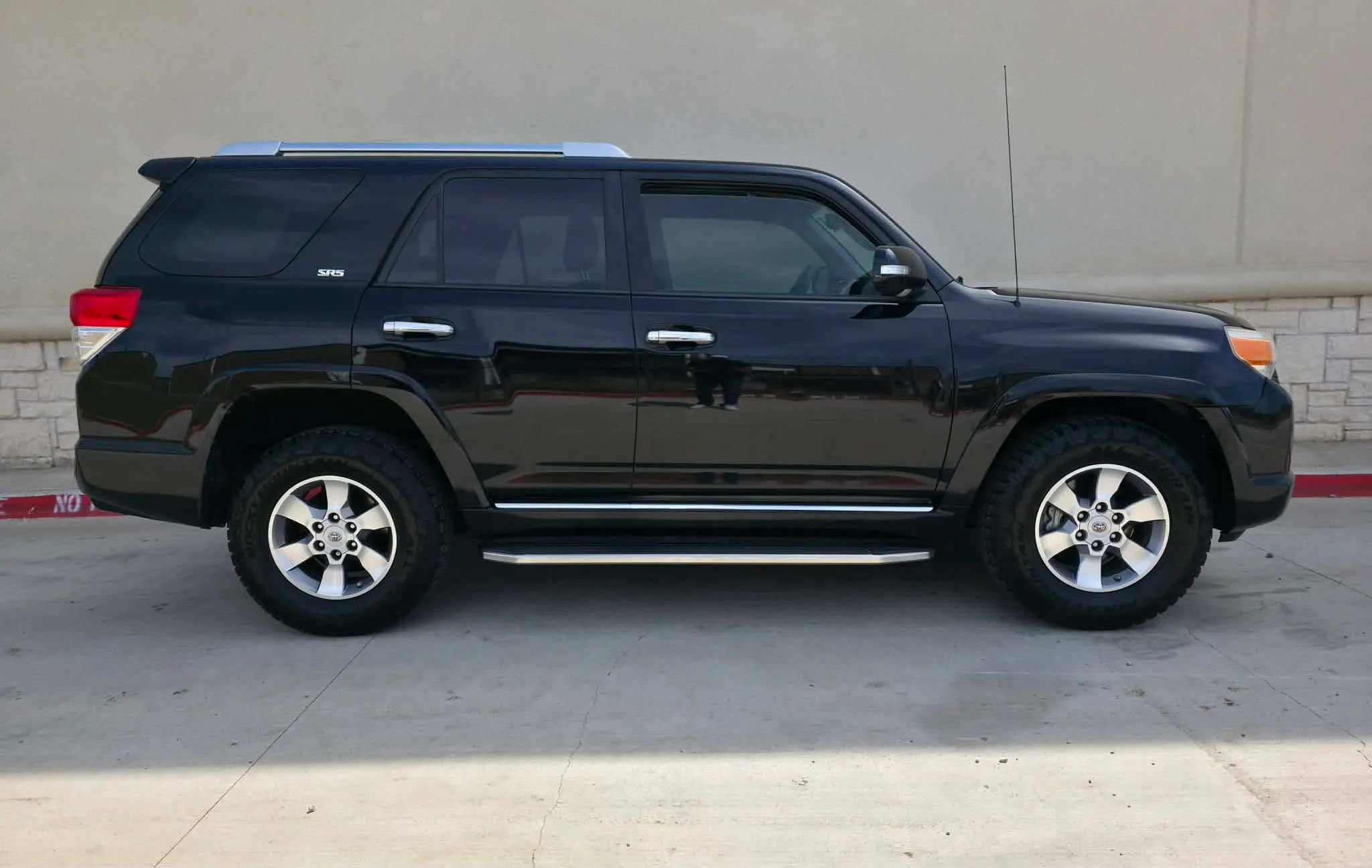 Used 2012 Toyota 4Runner SR5 image 2