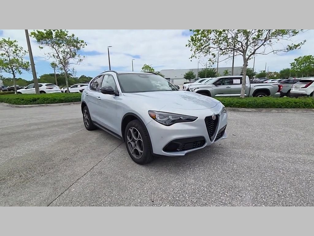 New 2025 Alfa Romeo Stelvio Sprint AWD/4WD image 40