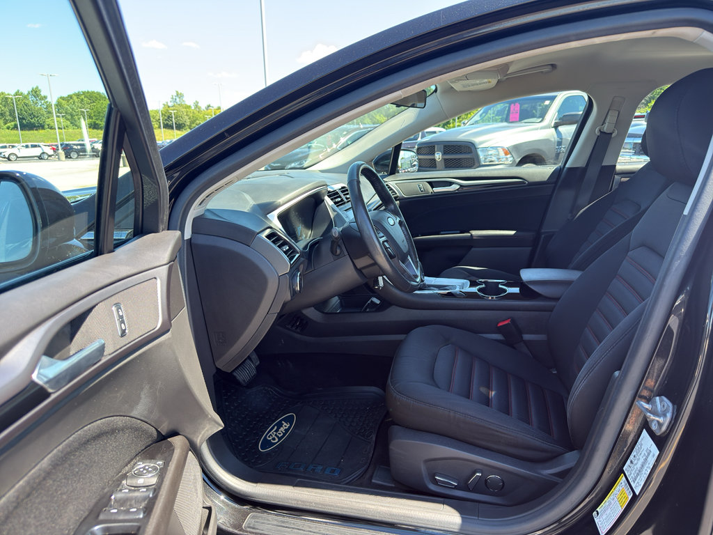 Used 2015 Ford Fusion SE w/ Equipment Group 201A FWD image 11
