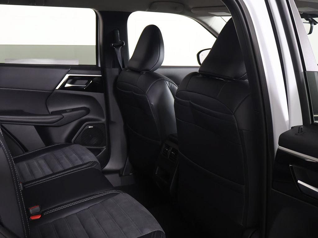 New 2026 Mitsubishi Outlander SE FWD image 32