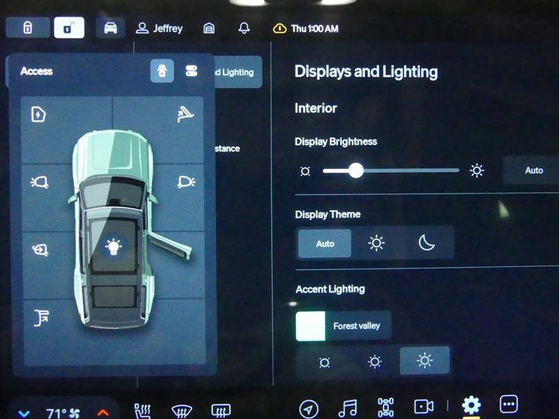 Used 2024 Rivian R1T Adventure image 13