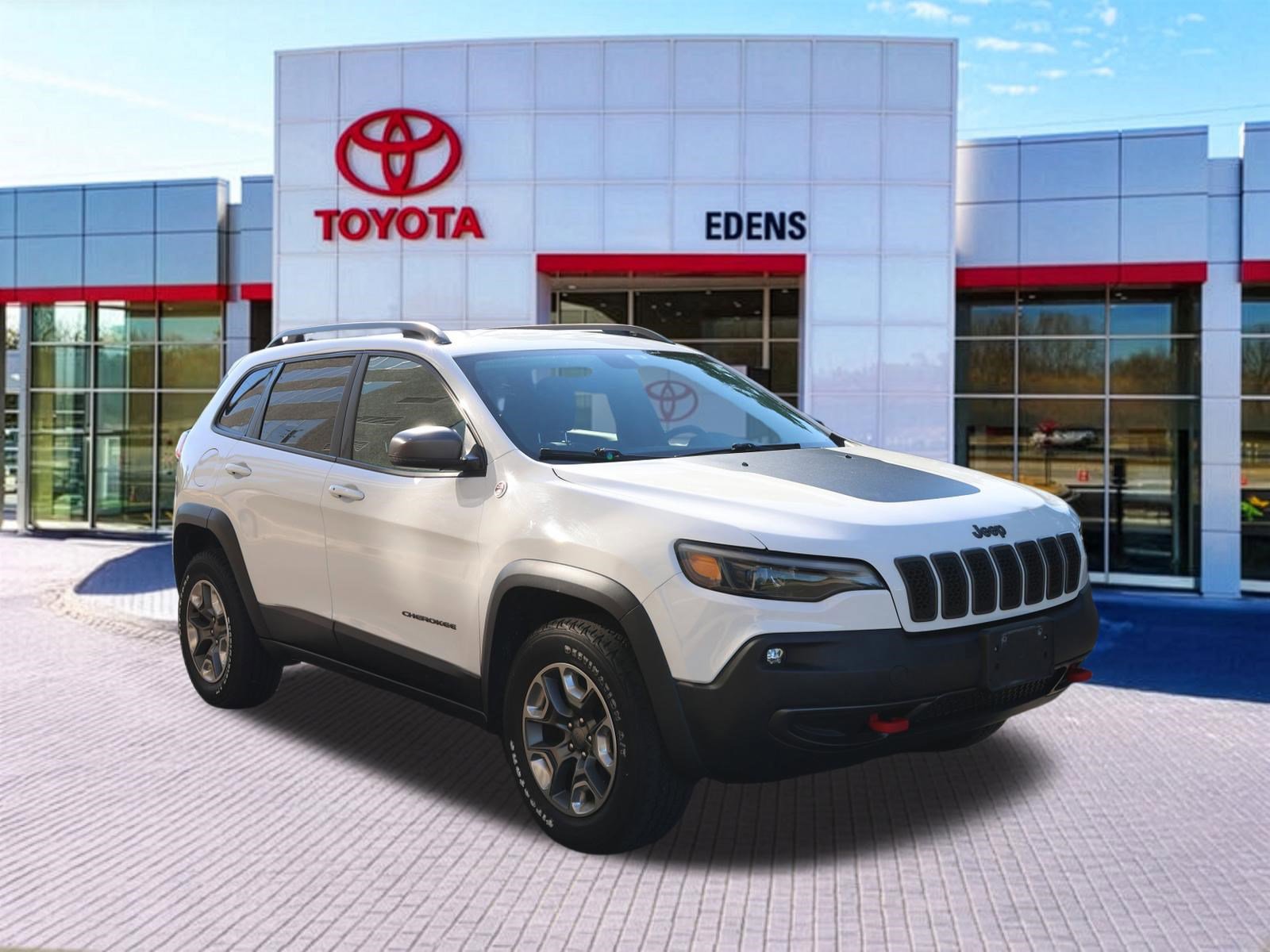 Used 2019 Jeep Cherokee Trailhawk AWD/4WD image 1