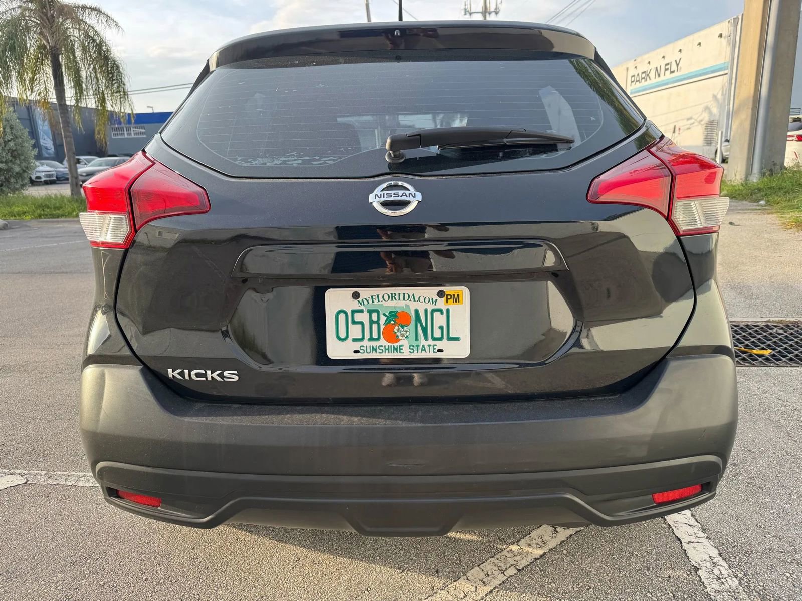 Used 2019 Nissan Kicks S image 4