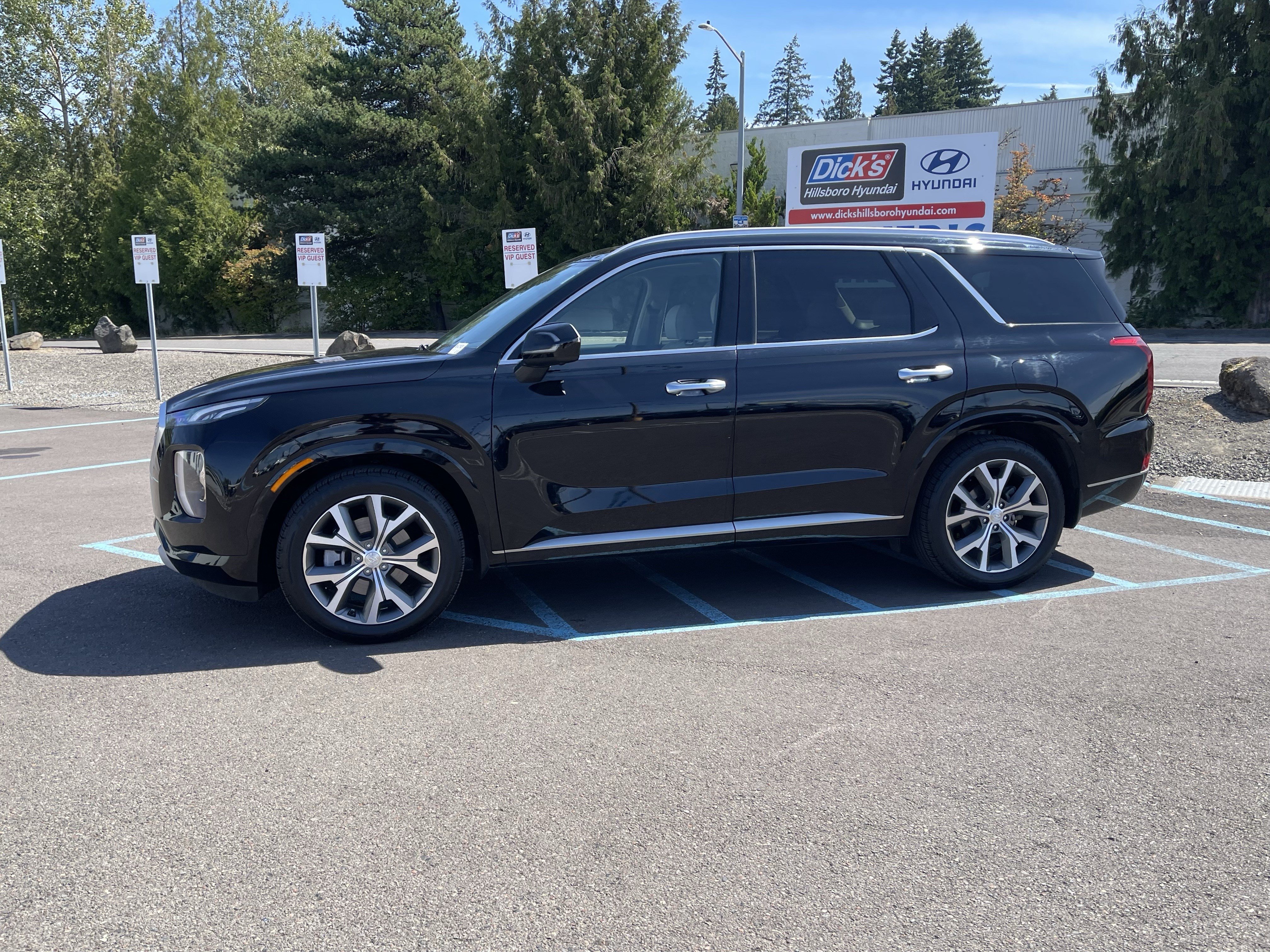 Certified 2022 Hyundai Palisade Limited w/ Winter Package AWD/4WD image 2