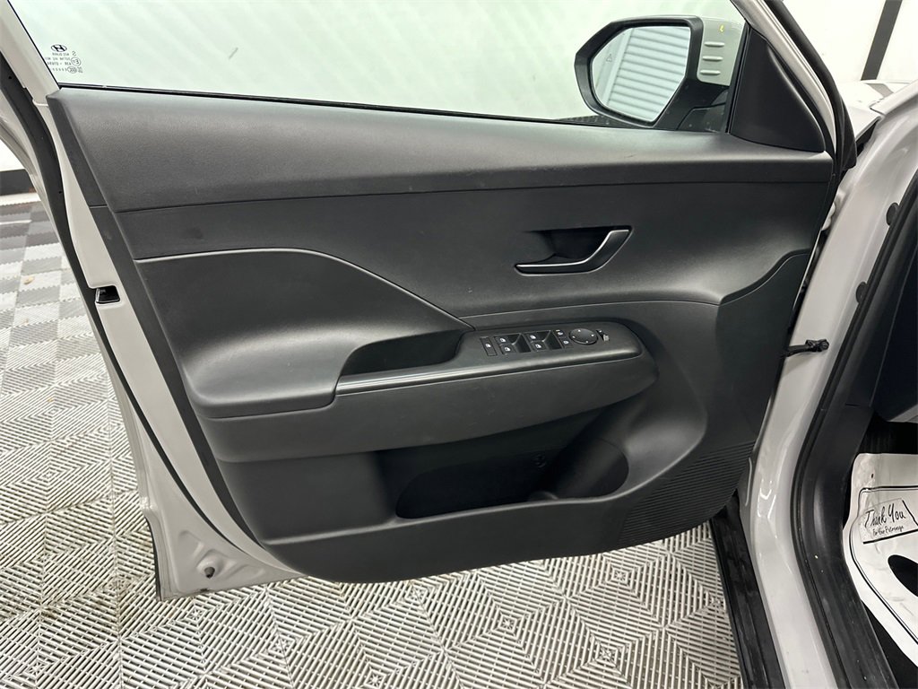 Used 2024 Hyundai Kona SE image 10