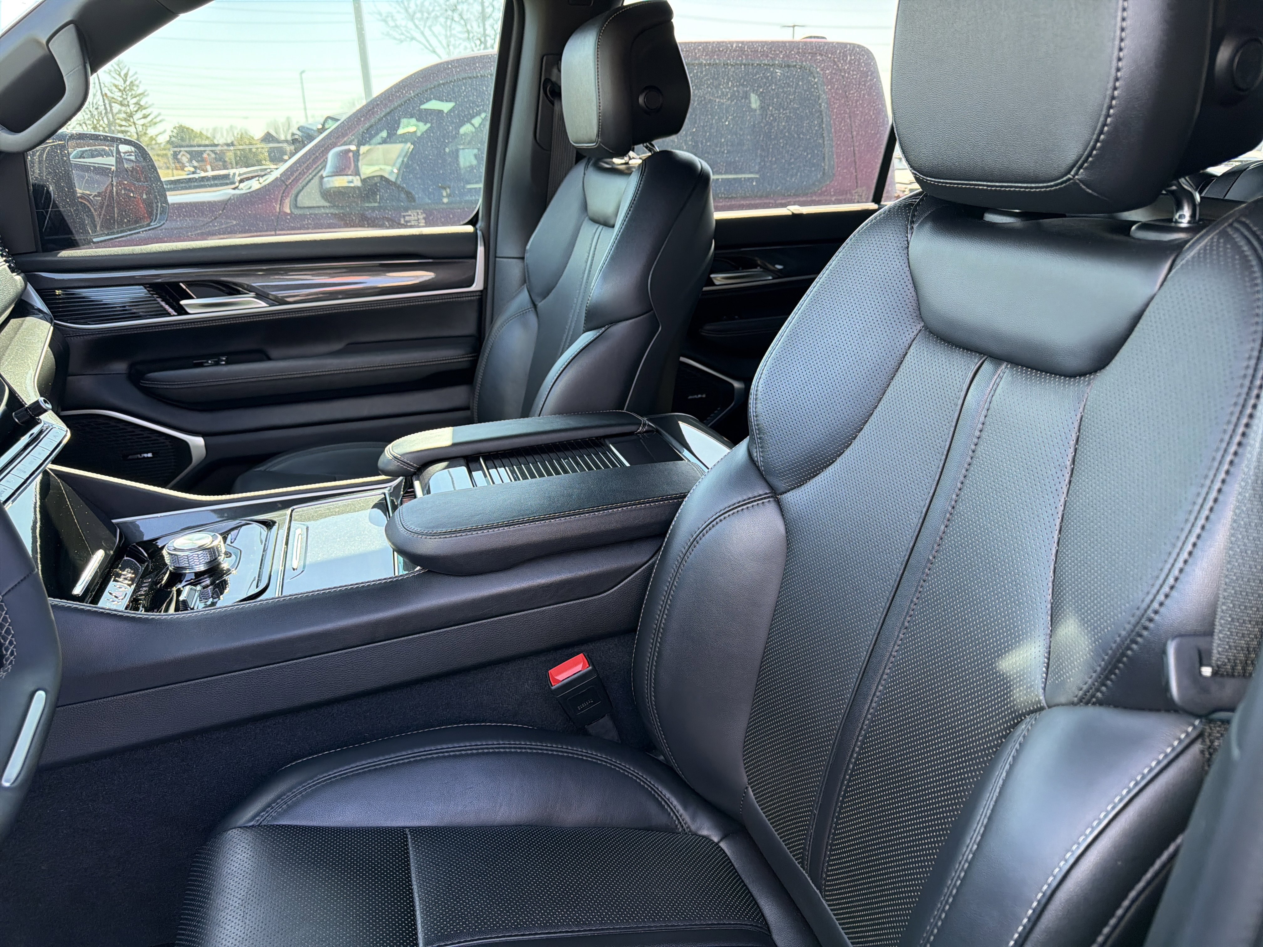 Used 2024 Jeep Wagoneer 4WD w/ Premium Group I image 23