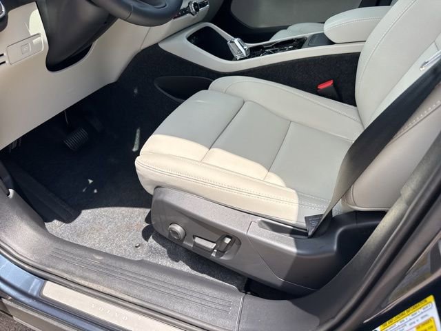 New 2026 Volvo XC40 B5 Plus w/ Climate Package image 17