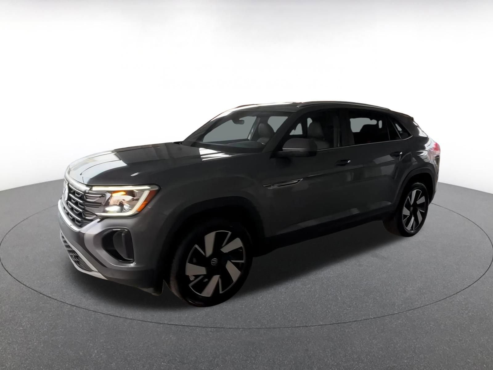 Used 2025 Volkswagen Atlas Cross Sport SE image 7