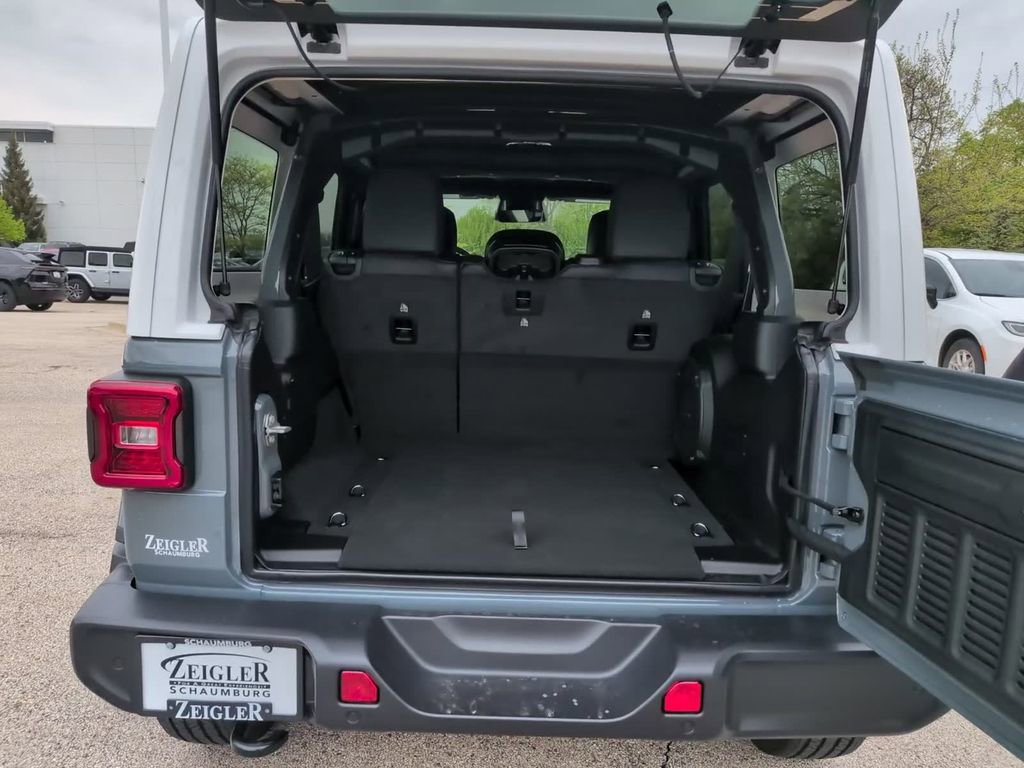 New 2026 Jeep Wrangler Unlimited Sahara AWD/4WD image 8