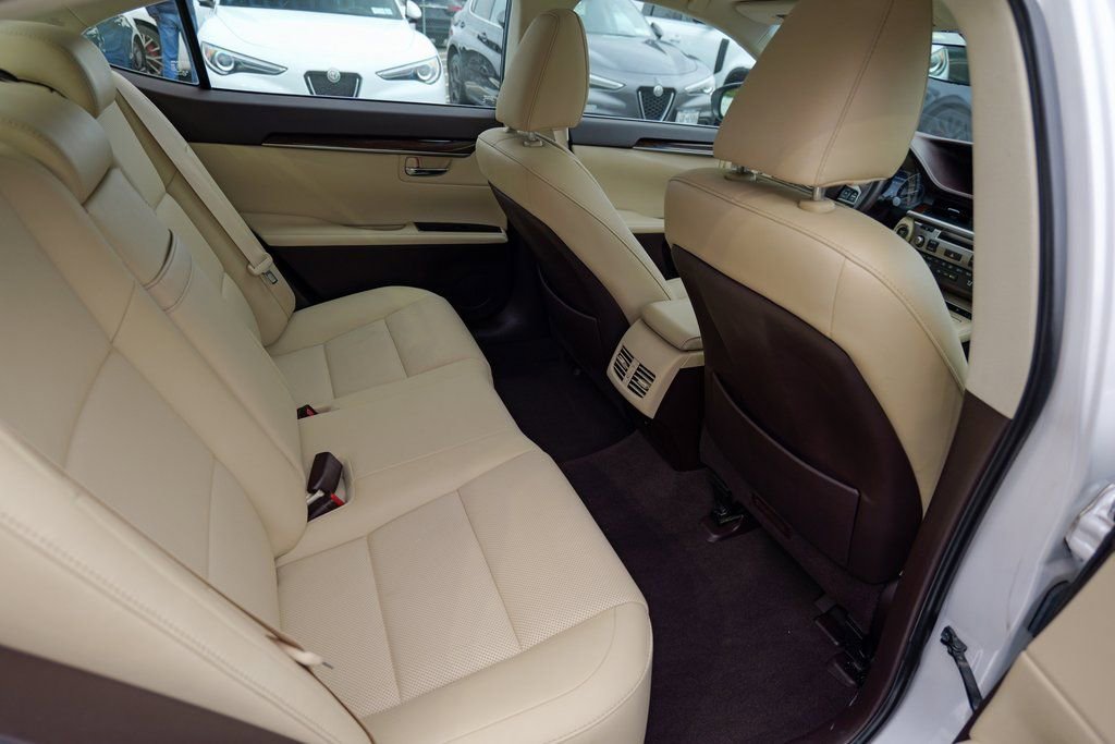 Used 2018 Lexus ES 350 w/ Premier Package image 30