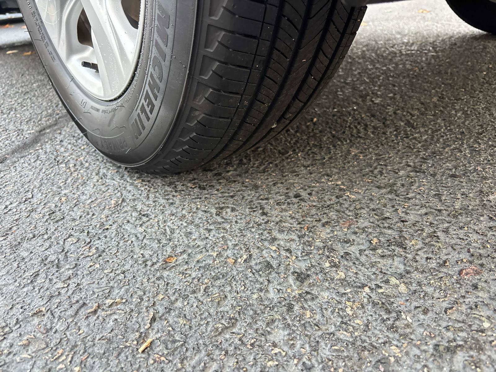 Used 2021 Toyota RAV4 XLE w/ Convenience Package image 24