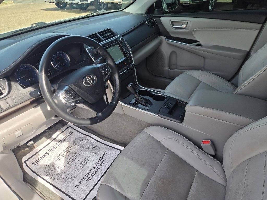 Used 2015 Toyota Camry XLE w/ Moonroof Package image 9