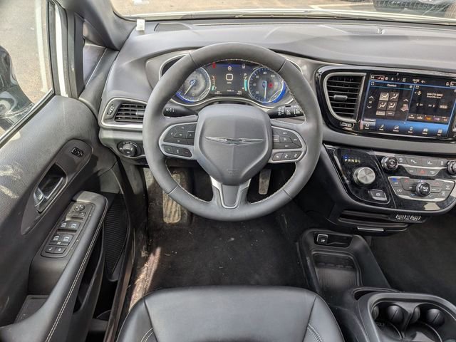 Certified 2025 Chrysler Pacifica Select image 13